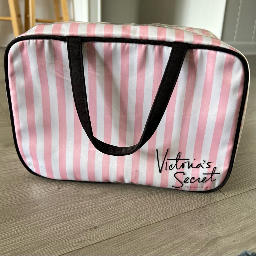 Victoria Secret Pink White Stripe Toiletries Makeup Bag can Hang, clean!